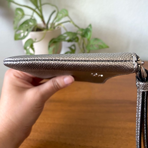 NEW Coach Corner Zip Wristlet Silver Metallic Ash Leather Wallet Glam Clutch - Picture 7 of 15